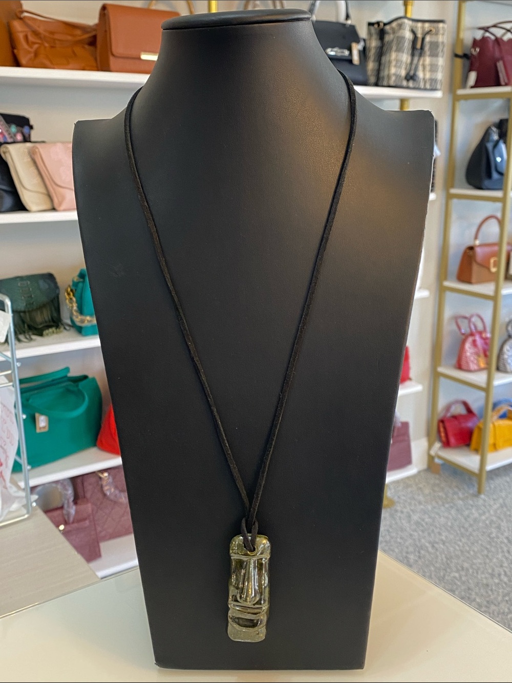 Moi head tiki pendant necklace - Picture 5 of 7